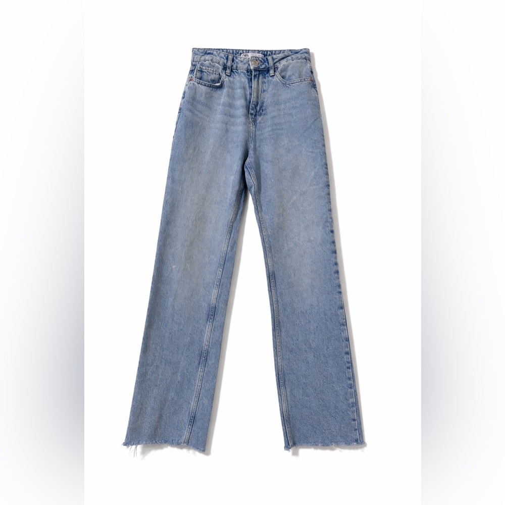 ZARA Women’s High Rise Straight Leg Jeans Light Wash Frayed Hem US 2 PreOwned